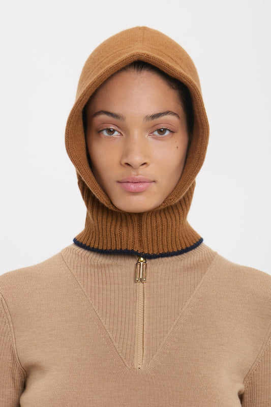 Knitted Hood In Camel-Navy